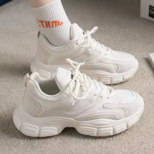 Trendy and versatile retro platform sneakers